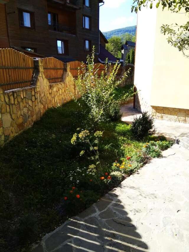 Отель Oskolok Dovbusha Mini-Hotel Яремче-5